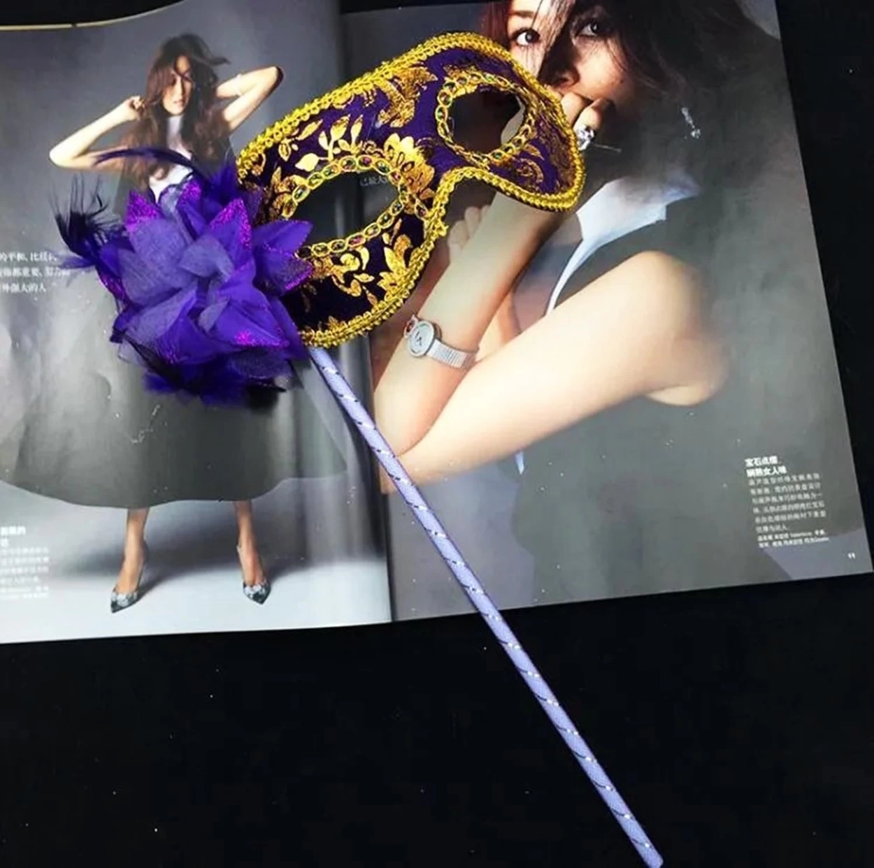Lüks Taşlı Saplı Maskeli Balo Maskesi Altın Renk 35 Cm
